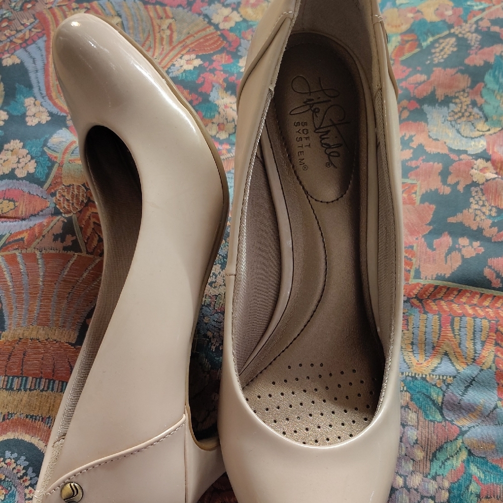 Life Stride Classic Beige Heels